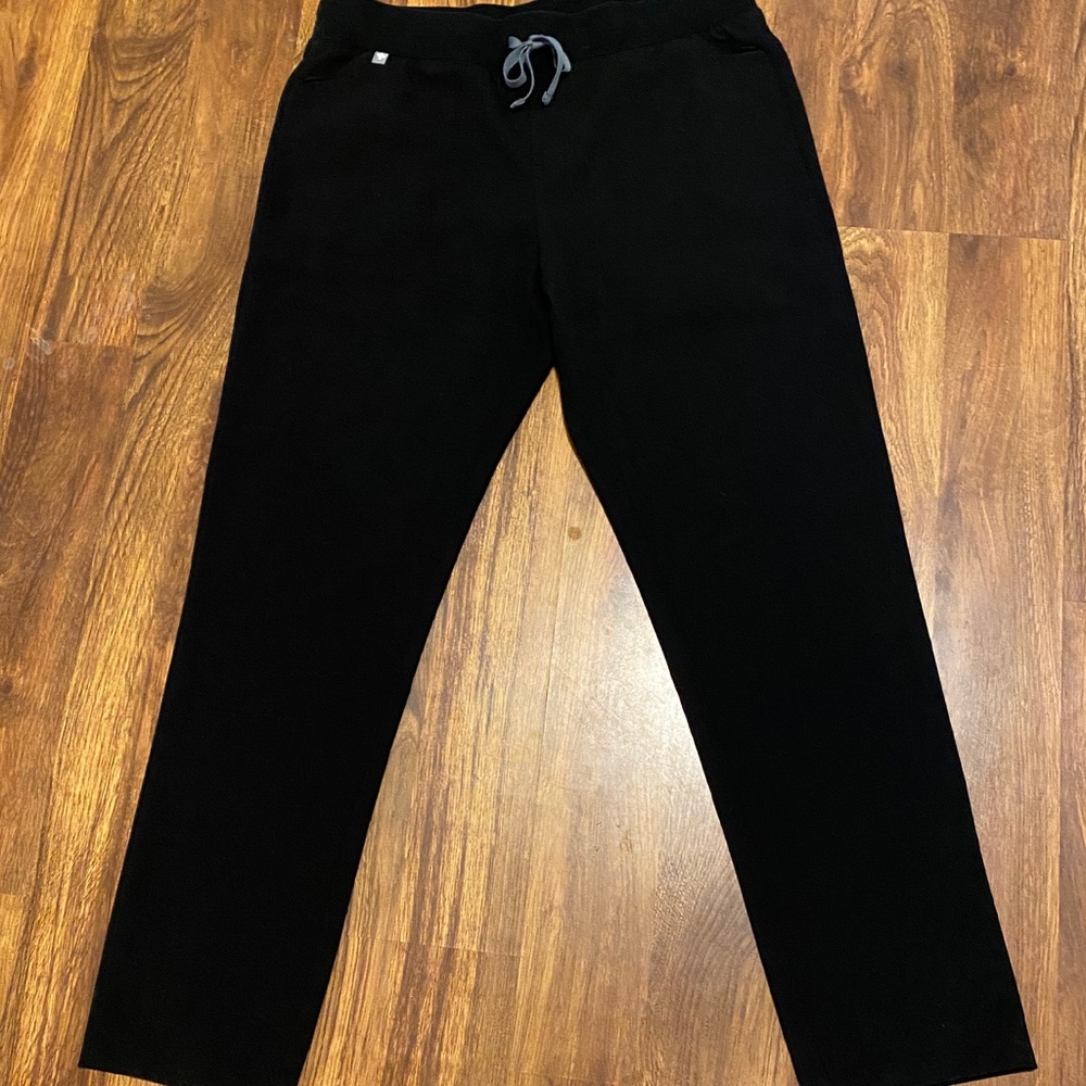 Women’s Figs scrub pants skinny leg